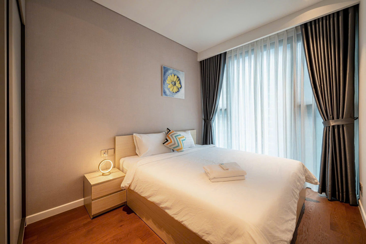 ban-can-ho-2pn-the-opera-metropole